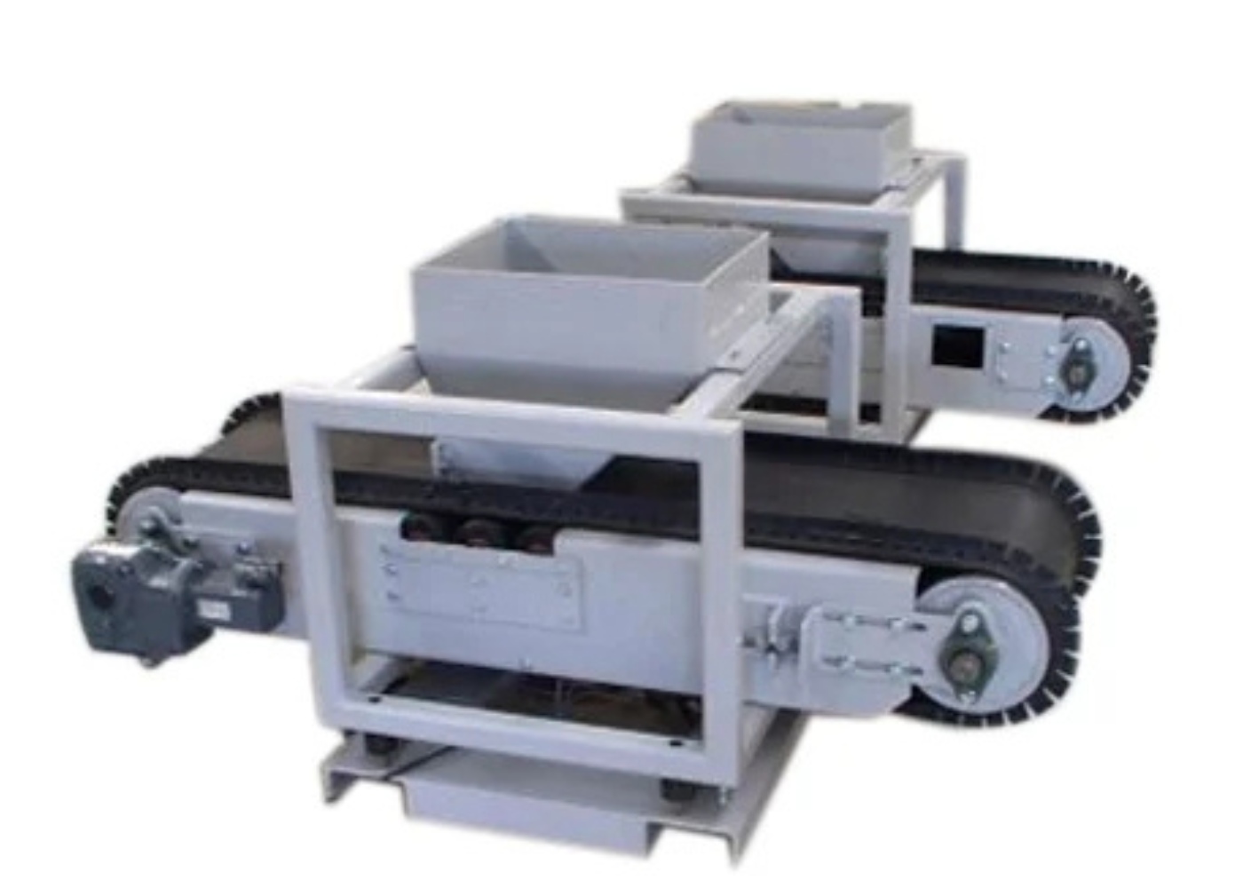 Conveyor feeder belt with flanges